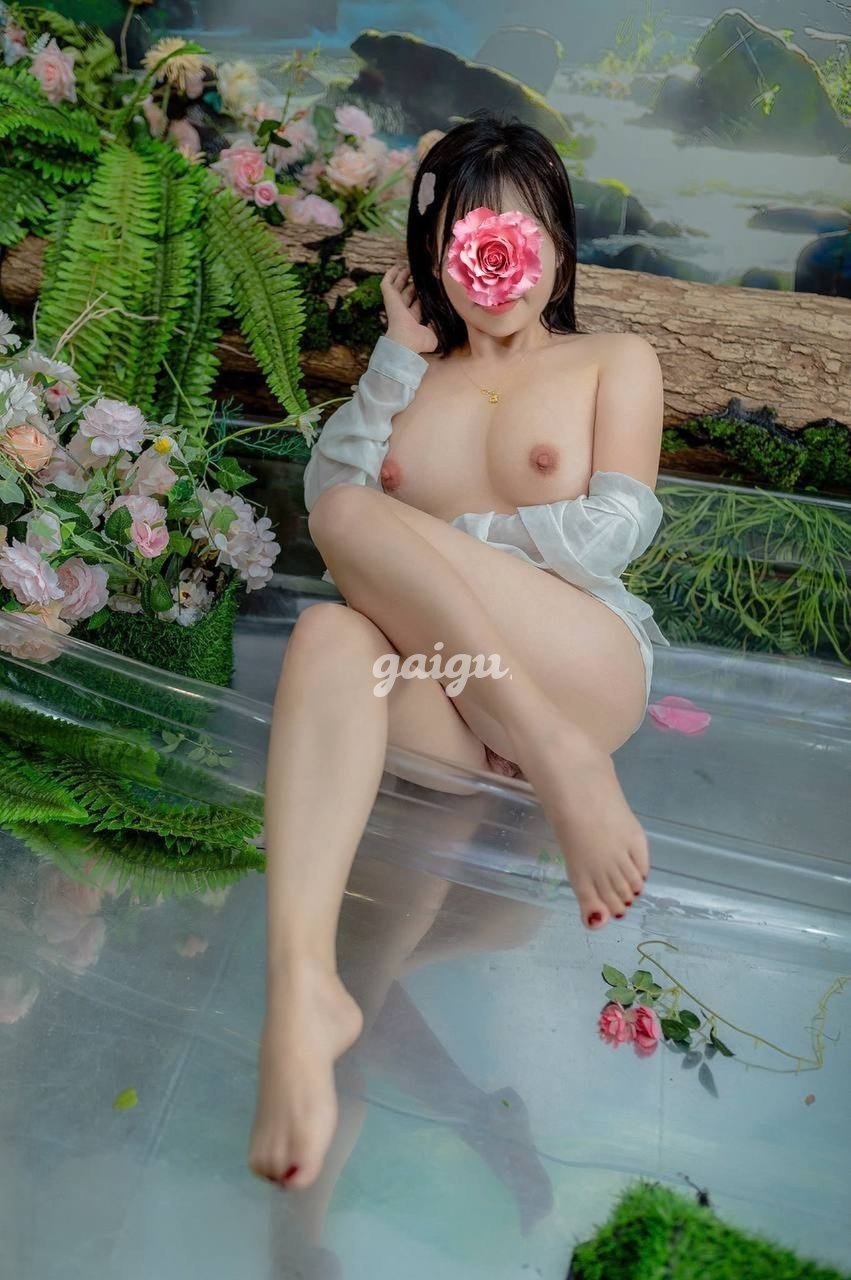 GÁI DÂM THÚY VY _NGỰC TO MÔNG MẨY LÀM TÌNH RẤT PHÊ