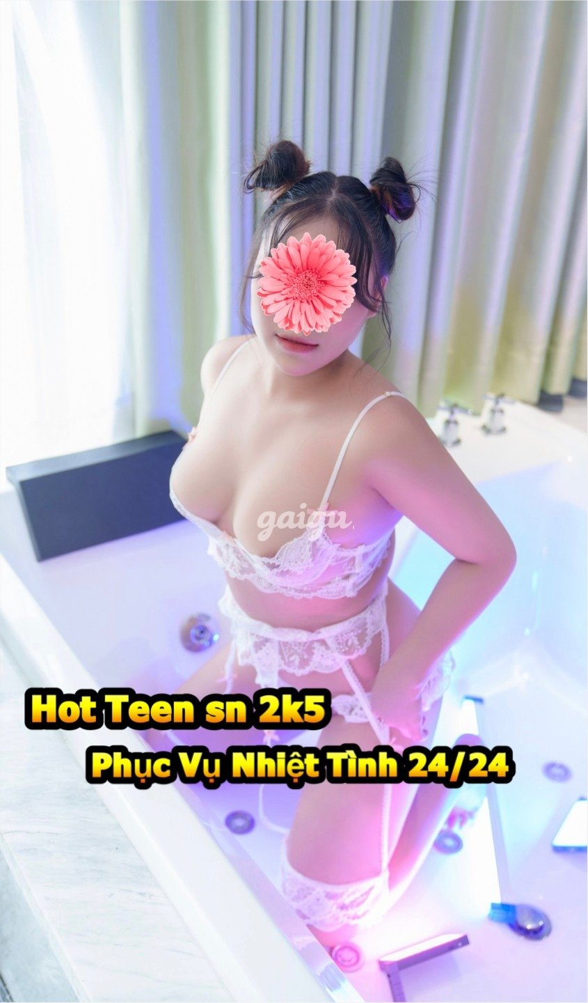 NEW LINH LINH THIÊN THẦN GÁI XINH NON TƠ CHIỀU KHÁCH THOẢ MÃN ĐẲNG CẤP BÚ MÚT CHUẨN GOOD