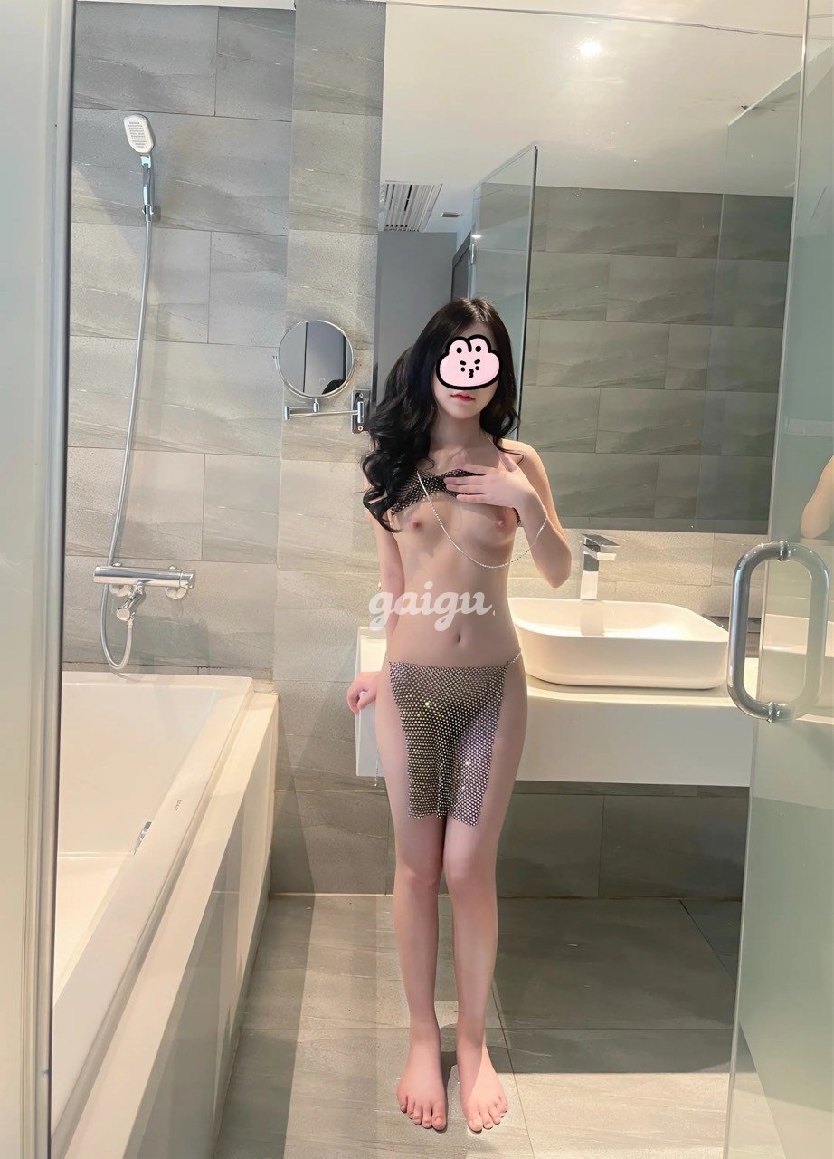 Bé Tít ~ 2k5 ~ Cực xinh , non tơ.
