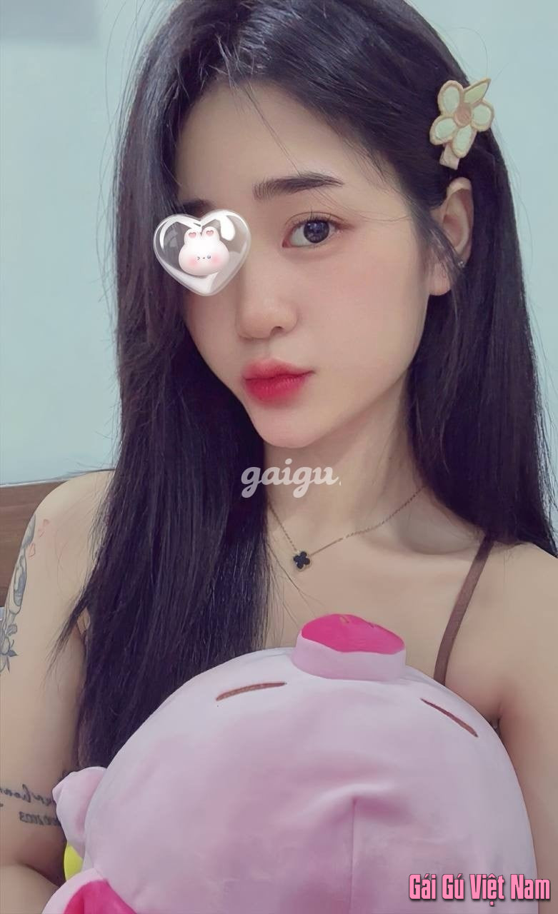 HOTTEEN HƯƠNG LINH 2K3 TEEN NON,ĐÁNG YÊU, VÚ BYM REAL ĐẸP